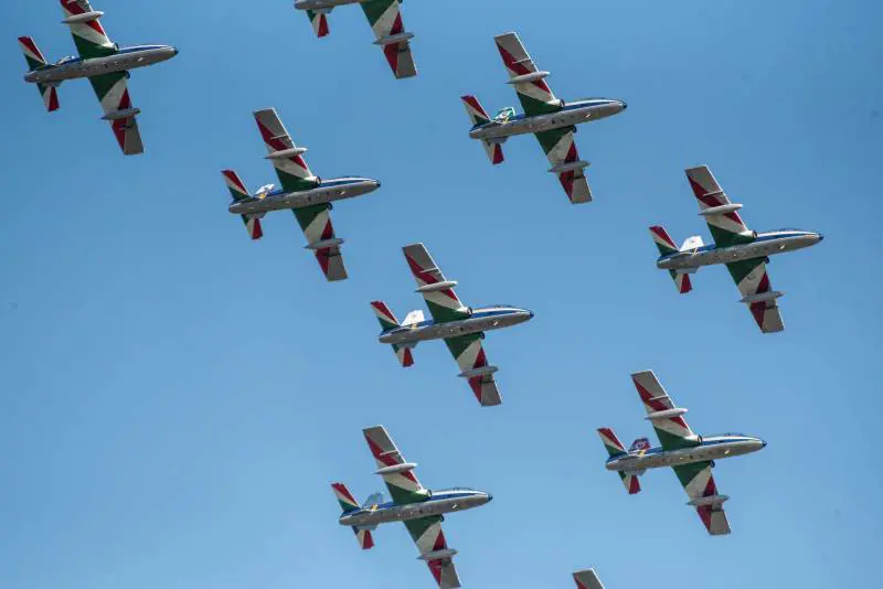 Ecco perché due aerei militari hanno sorvolato Milano: pronto lo show delle Frecce Tricolori