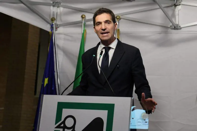 Il Paese reale e quello virtuale