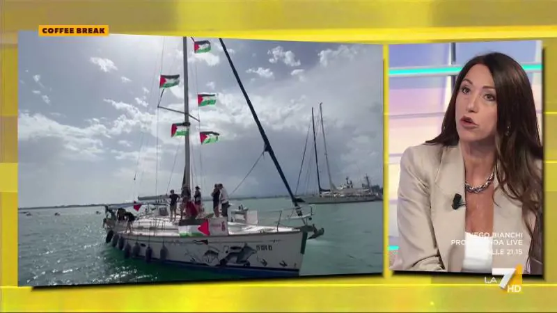 Volano gli stracci tra M5s e Pd. Maiorino: "Non sono parte della Flotilla, sono su un'altra barca"