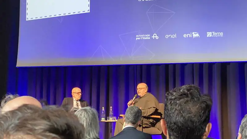 Sallusti intervista padre Benanti: "Digitale forma di controllo e potere" | SEGUI LA DIRETTA