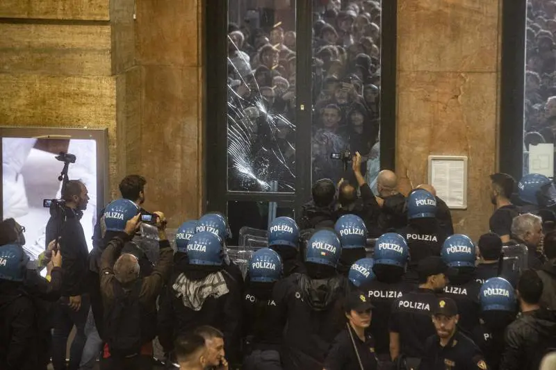 Scontri proPal a Milano, liberati i due studenti. La psicologa: "Sono solo adolescenti sensibili"