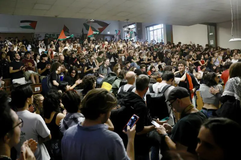 Corteo pro Pal alla Sapienza: occupata la facoltà di Scienze politiche