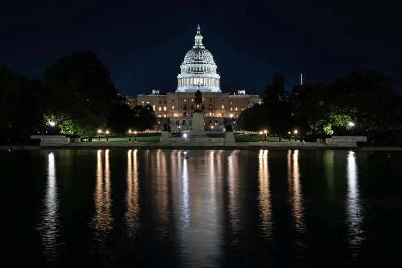 Stati Uniti in shutdown: lo scontro politico congela i servizi federali: cosa può accadere adesso