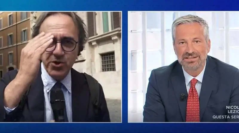 Lite tra Speranzon e Bonelli a L'Aria che tira: l'ospite sbotta e lascia il collegamento
