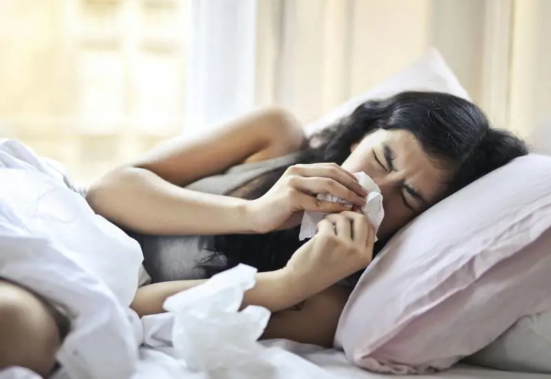 Influenza o Covid? Tutti i sintomi per riconoscerli e come curarsi
