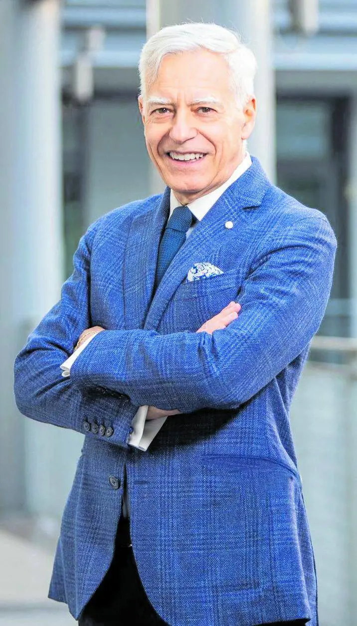 "Gossip mai violento e scoop. I trent'anni del mio Chi"