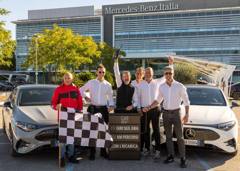 Dalla Puglia a Roma, le elettriche Mercedes conquistano gli anelli