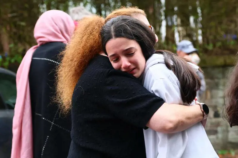 L'auto, la lama, la "cintura-bomba". Due morti per la jihad in sinagoga