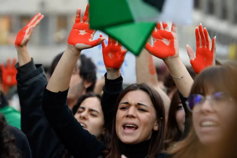 I pro Pal occupano l'università. E oggi marcia sulla tangenziale