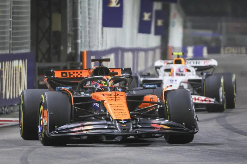 F1, Piastri più veloce nelle libere di Singapore: incidente ai box tra Norris e Leclerc