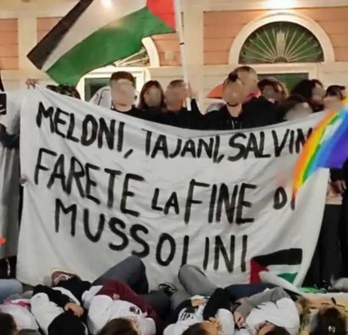 Un danno da un miliardo. Così feriscono il Paese per allungare il weekend