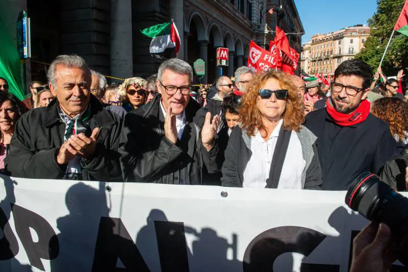 Palazzo Chigi lavora alle maxi-sanzioni. "Piazza legittima ma la Cgil la aizza"