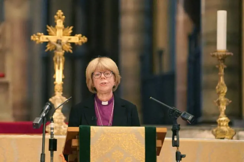 Rivoluzione anglicana (dopo gli scandali). Una donna arcivescovo entra a Canterbury