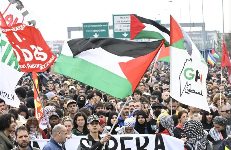 Gli studenti che hanno scioperato? Assenza ingiustificata. E scoppia la polemica sulla dirigente