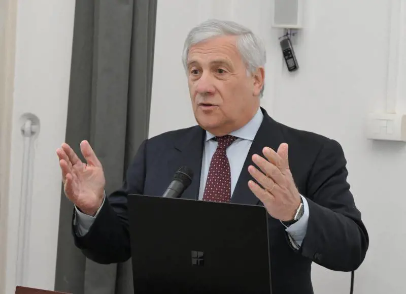 “Troppi figli di papà estremisti”. Tajani condanna la violenza pro Pal