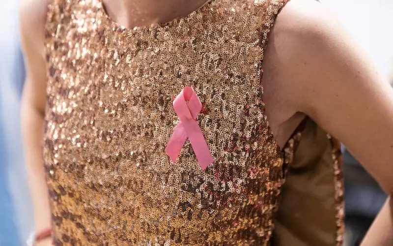 Quali sono i sintomi del cancro al seno a cui prestare attenzione