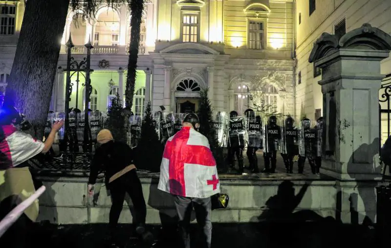 Elezioni locali in Georgia: la polizia disperde i filo-Ue