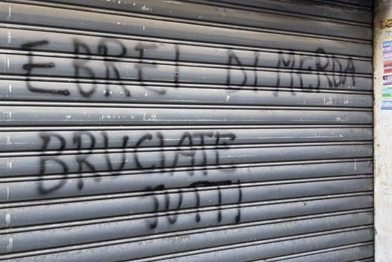 "Ebrei di m..., bruciate tutti". La scritta choc sul panificio kosher