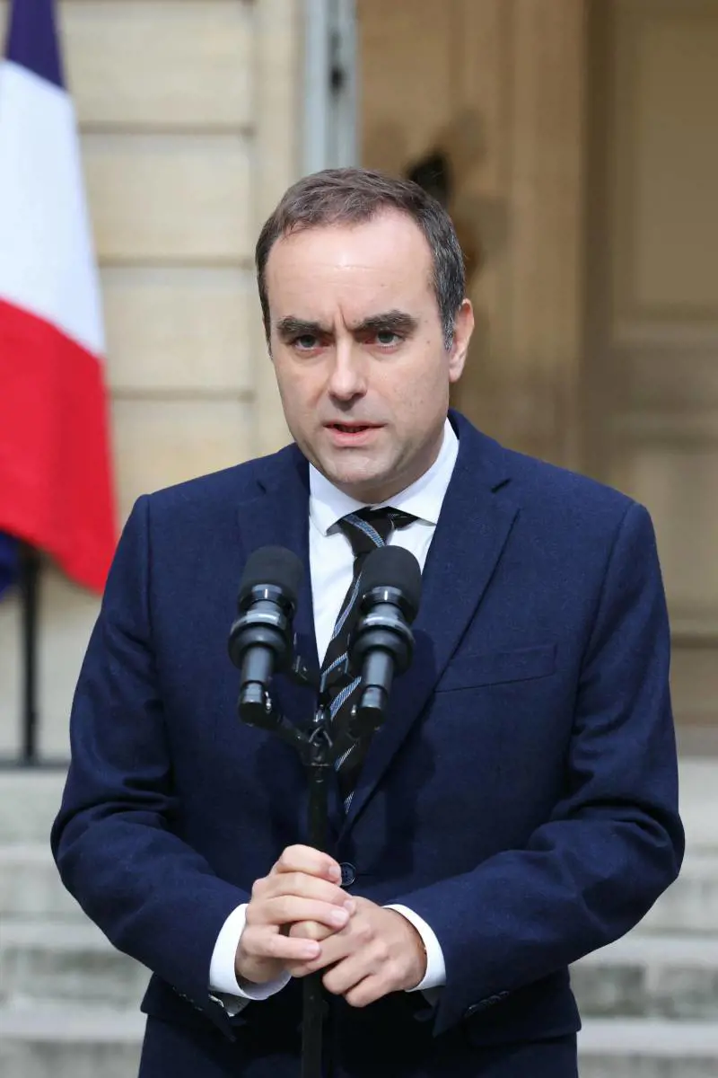 Macron vara il governo Lecornu. Tra la maxi manovra e la censura