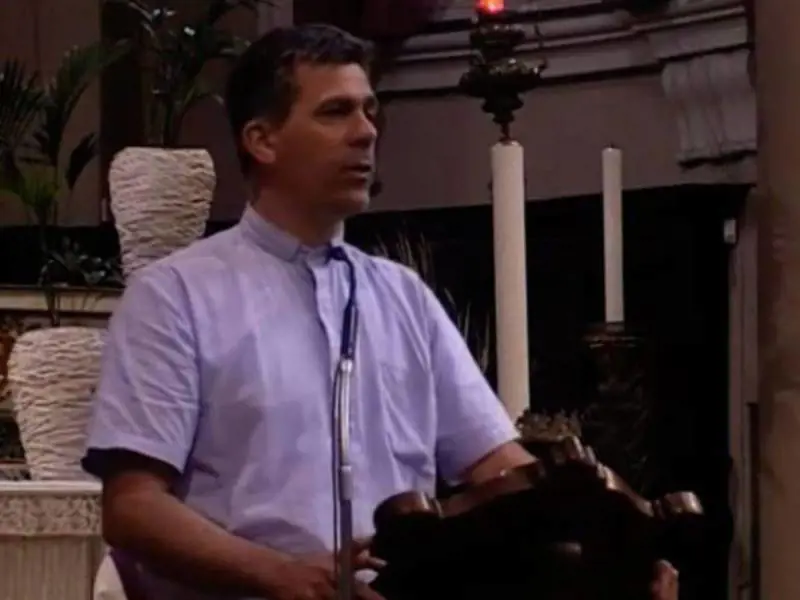 Don Coraglia trovato con 1.500 file pedopornografici, il "prete calciatore" a processo