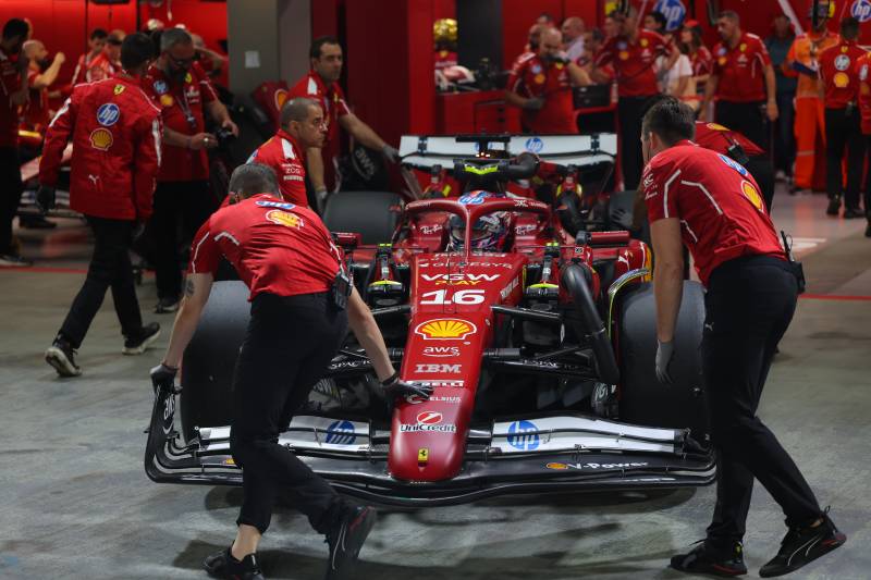 F1 Singapore Ferrari box