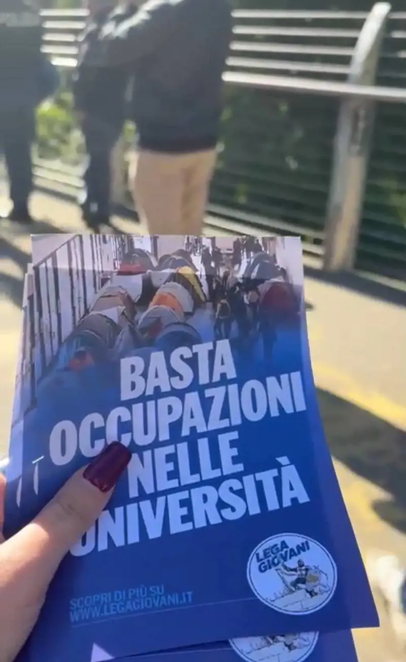 "Fuori da questa città". L'assalto dei collettivi rossi ai giovani della Lega