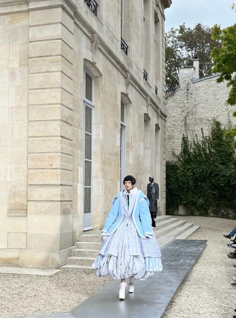 Parigi chiude con i grembiuli di Miu Miu, i marziani di Thom Browne e le ragazze innamorate di Zimmermann