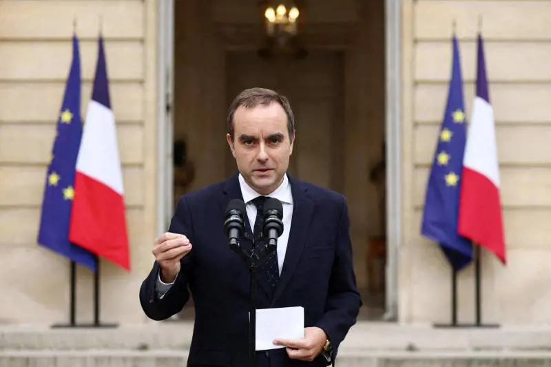 Caos Francia, Macron senza premier. Un Paese malato e senza identità