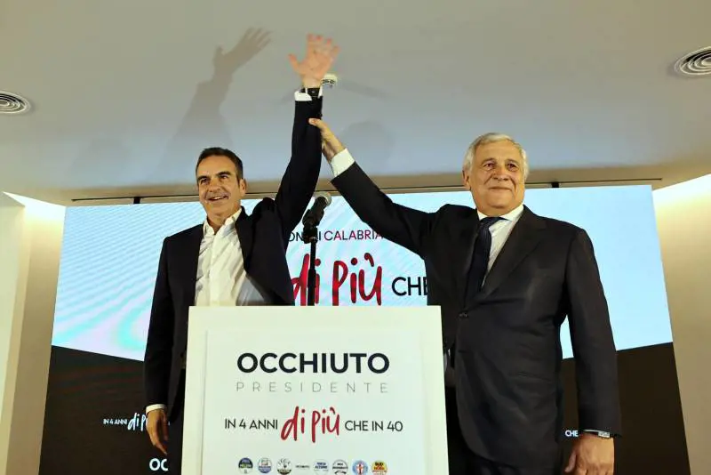 Occhiuto fa il bis e sconfigge il Pd. "Cetto" Tridico porta il campo largo alla disfatta totale. Fi prima, crollo M5s