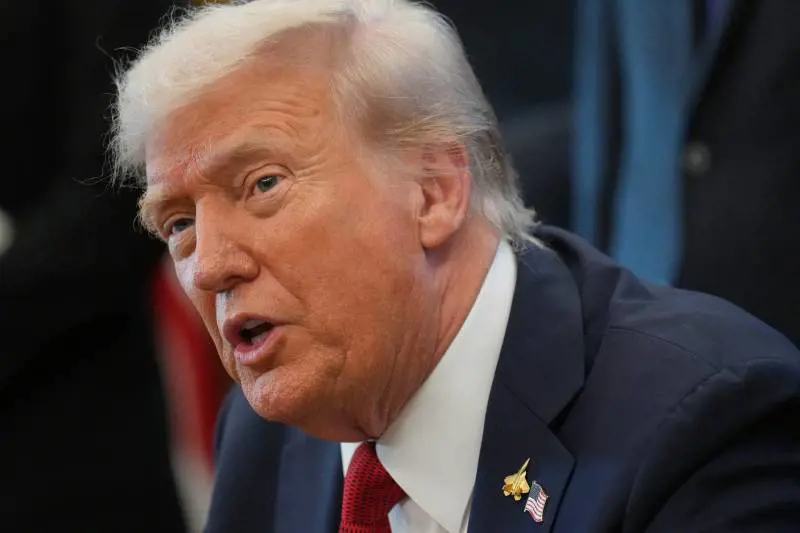 Il pressing ostinato di Trump per l'intesa che vale un Nobel