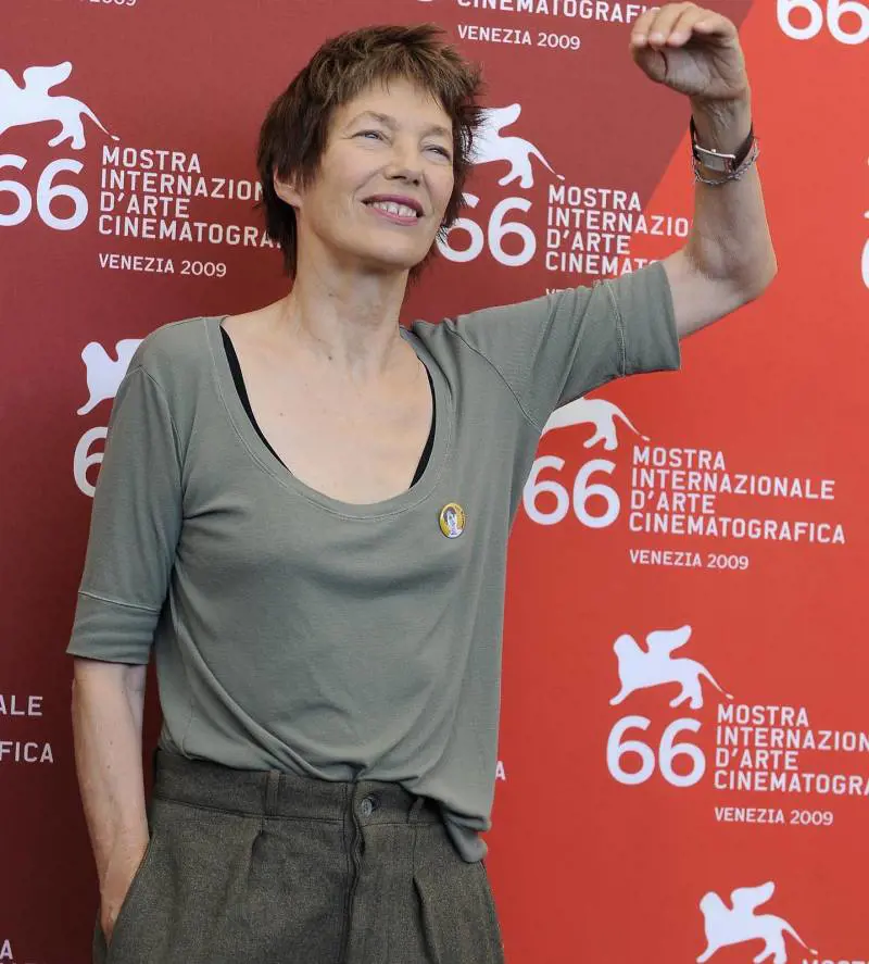 Icone senza tempo: come lo stile di Jane Birkin influenza le over 50