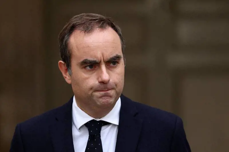 Altre trattative a Matignon, ma spuntano le date del voto. Urne il 16 e il 23 novembre