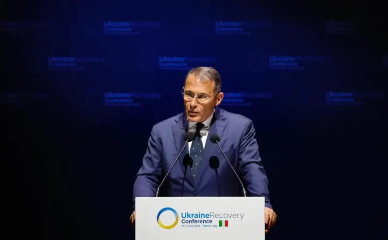 Dai Carabinieri alla lunga militanza: chi è Edmondo Cirielli, il candidato del centrodestra in Campagna