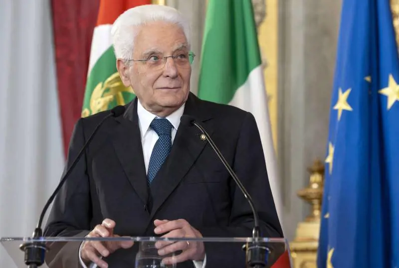 Mattarella apre la "guerra dei santi"