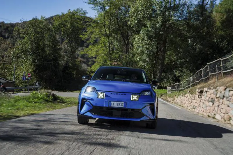 Alpine A290: quando l'esperienza fa la differenza. Prova su strada