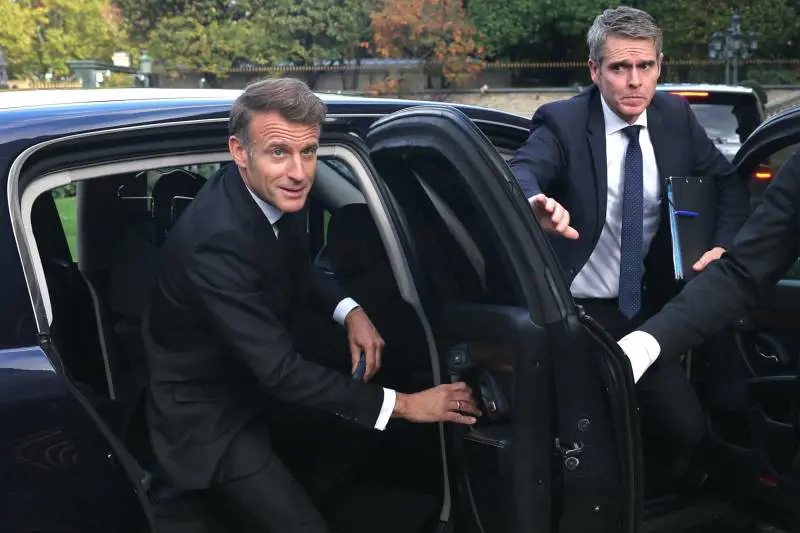 La mossa di Macron per uscire dalla crisi: un grande centro con Borloo premier