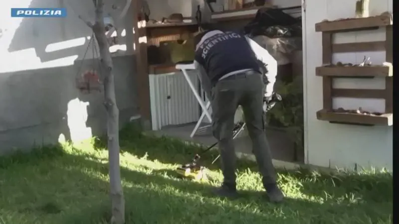 Partorisce, soffoca i neonati e li nasconde nell’armadio: arrestata