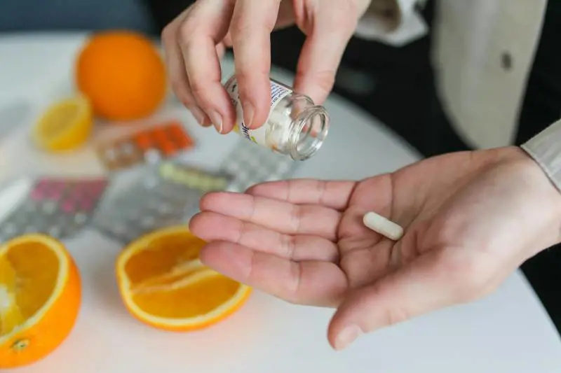 Vitamina D, perché assumerla in autunno: la sua importante funzione contro l'influenza (e non solo)