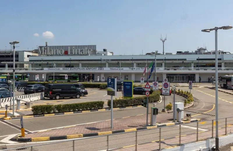 Bloccò la pista di Linate: tunisino irregolare rimpatriato per attentato alla sicurezza