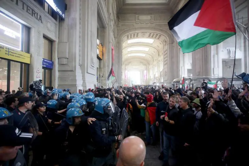 Allarme di Piantedosi: "Indagini sulle proteste pro Pal, presenti nostalgici della lotta armata"