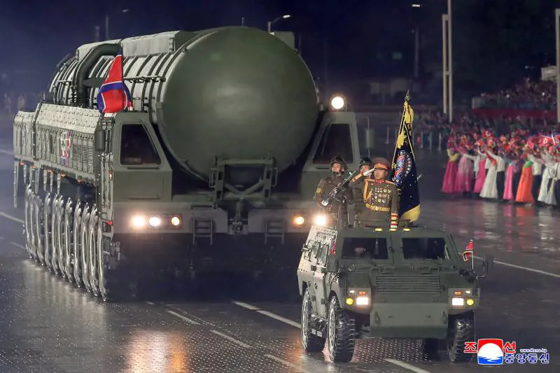 "Un missile misterioso". "Può colpire gli Usa": cosa sappiamo dell'Hwasong-20 di Kim