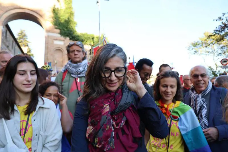 La Albanese guida la marcia contro l'accordo di pace a Gaza. "È per completare il genocidio"