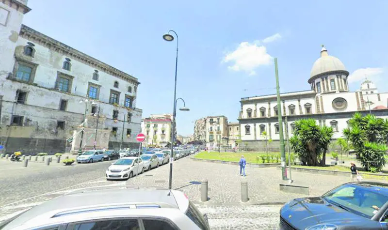 Stuprata in strada, una turista la salva