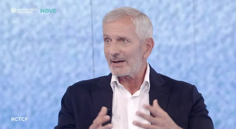 "Ipnotizza gli elettori". L'ultimo delirio contro Meloni