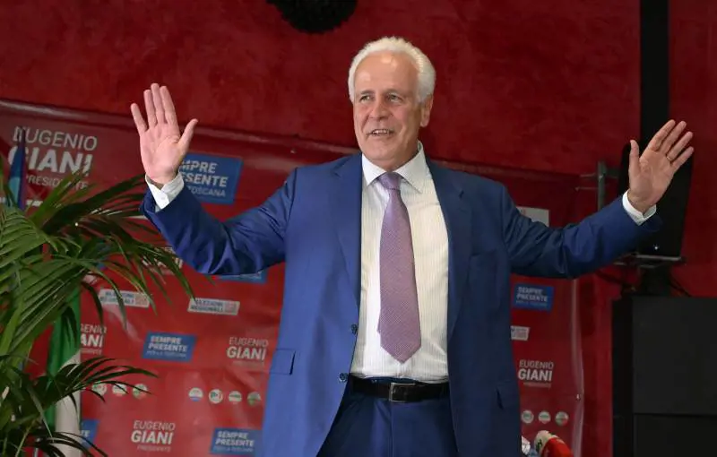 Il centrosinistra tiene la Toscana. Giani riconfermato, affluenza al minimo storico