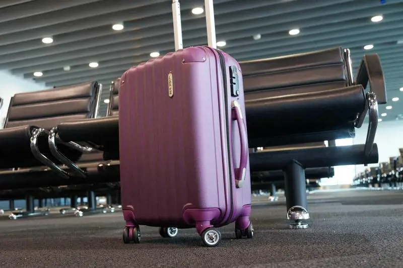 Bagaglio gratis fino a 7 kg, in arrivo la nuova regola per chi viaggia in aereo