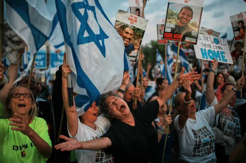 "Ora ritorni a casa, la guerra è finita!". Gli ostaggi liberati e la gioia di Israele