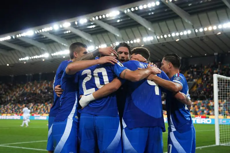 L’Italia soffre più del dovuto ma batte Israele 3-0 grazie alla doppietta di Retegui