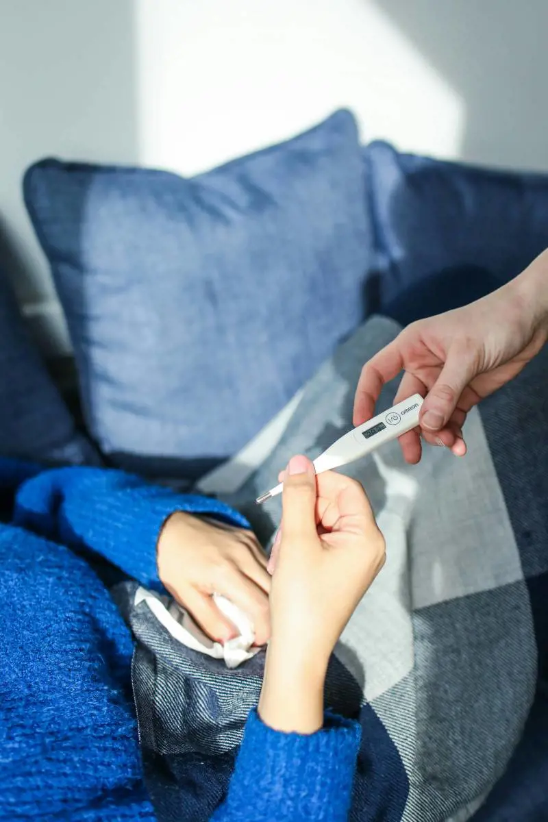 Influenza, l'allarme degli esperti: "In arrivo il picco". Cosa sta girando