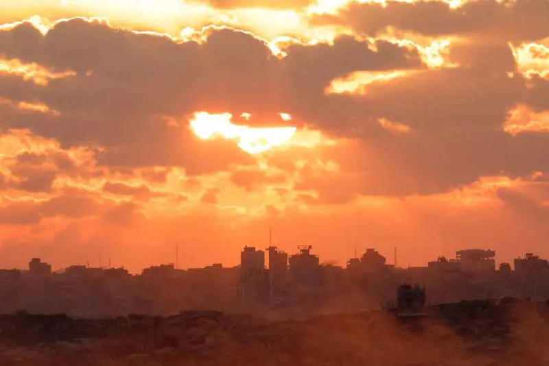 Diretta | Israele cancella le sanzioni e riapre Rafah, ma Netanyahu avverte: "Hamas si disarmi o sarà l'inferno"